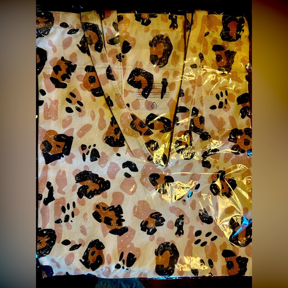 NWT Canvas animal print Tote bag
